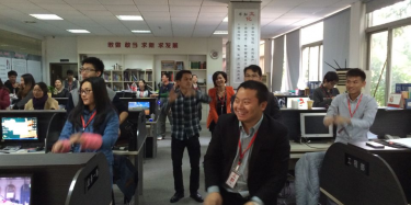 歡樂抓錢舞，迎接畢加美好的一天