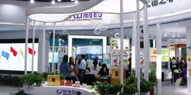 一杯敬明天，一杯敬過往