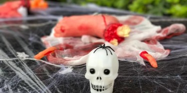 敢不給我糖，我就搗蛋